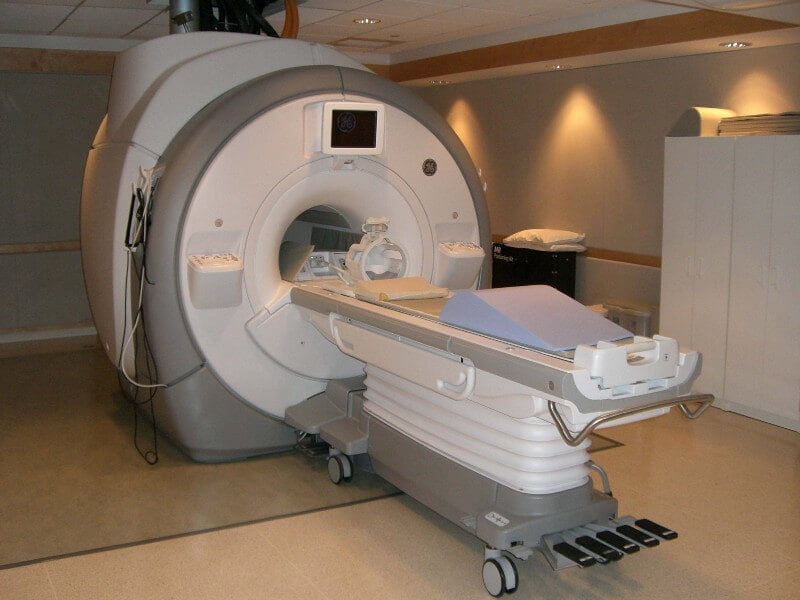 Как выглядит аппарат МРТ